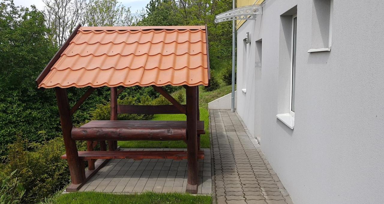 Hotel Nefelejcs Vendeghaz Balatonkenese Exterior foto